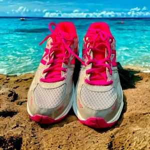 New Balance Women’s Athletic Shoes Size 7